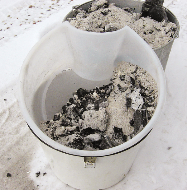 3 Use a garden or kitchen sieve to remove any debris and break down the ash. Use a finer sieve to reduce the ash to a powder.