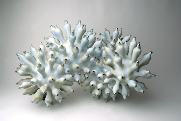 3 Platinum Tipped Light Green Cluster, 17¾ in. (45 cm) in width, porcelain, glaze, platinum, 2018.