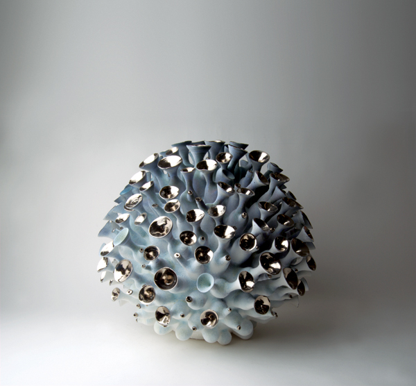 Platinum Cobalt Trumpet Cluster, 15¼ in. (39 cm) in width, porcelain, glaze, platinum, 2018.