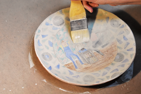 14 Apply 1–2 coats of clear glaze. Allow the glaze to dry between coats.