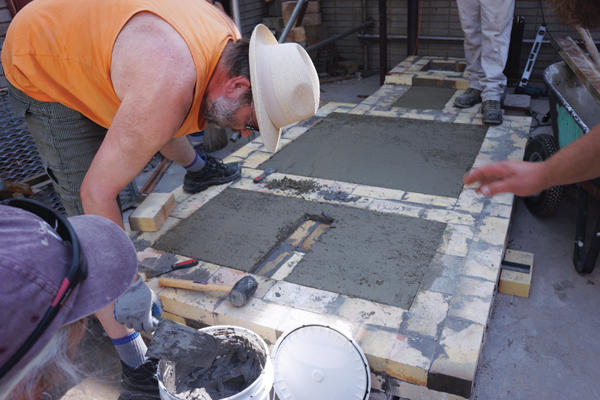 2 Boehm discusses the importance of the mouse hole after constructing the kiln’s first layers. 