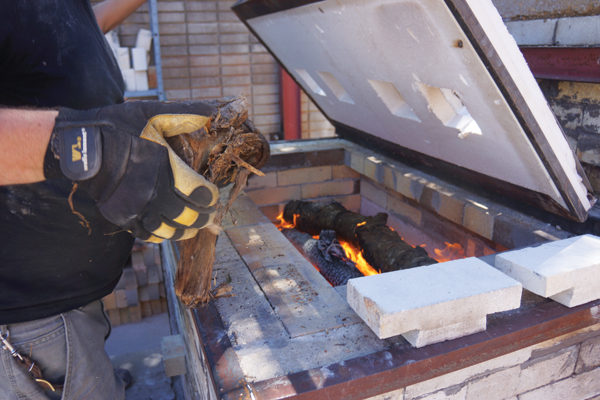 8 Closeup of the firebox with its Morgan Thermal Alkaline Earth Silicate Fibre (AES) board lid within a sheet-metal frame.