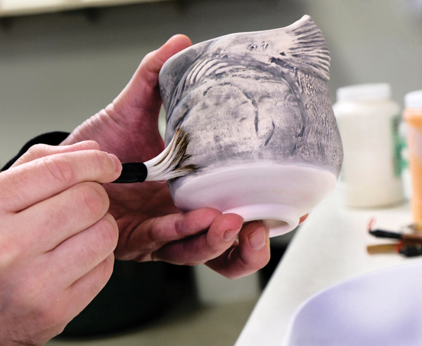 2 Brush excess underglaze from the relief surfaces with water. 