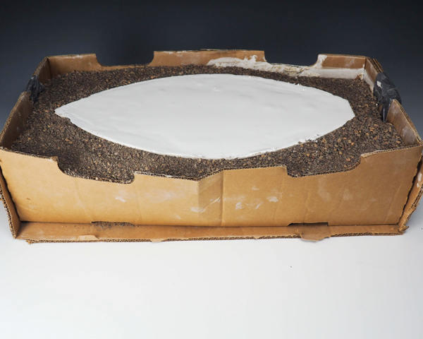4 The sand supports the template and helps the form keep its shape once the plaster is poured into its interior.