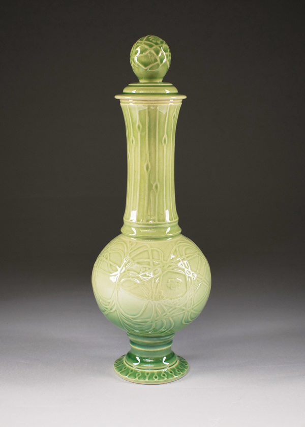 1 Jason Piccoli’s Atom, 11 in. (28 cm) in height, porcelain, glaze, 2019.