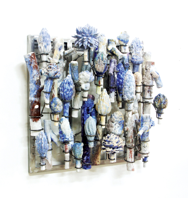 Violet Frame, 27 in. (69 cm) in height, ceramic, stainless steel, 2018.