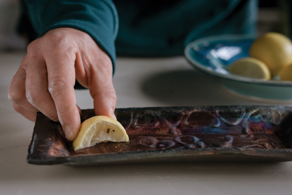  Place the lemon wedge into the juice, and leave it out overnight to allow the acid enough time to affect the glaze.