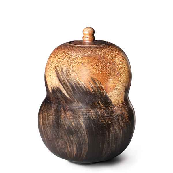 1 Maya Machin’s vessel, 13 in. (33 cm) in height, wheel-thrown white stoneware, salt glazed, wood fired to cone 10, 2017.