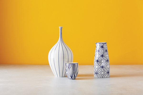 1 Rhian Malin’s Linear Bottle, Hand-Held Vessel, and Frangipani Dimple Jug. Photo: Yeshen Venema. 