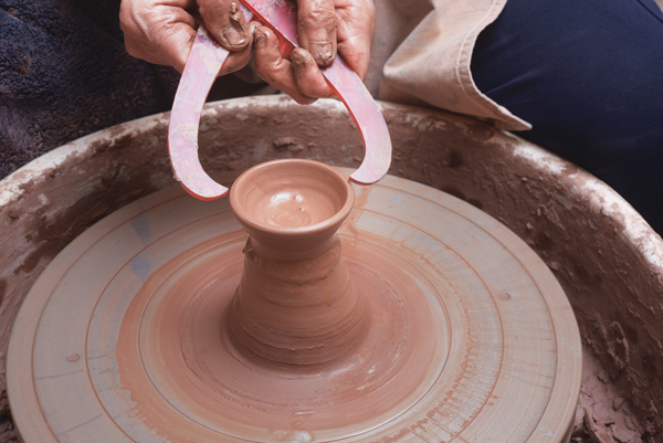 10 Throw the lid as a small shallow bowl, matching the caliper measurements for the outer diameter of the gallery.