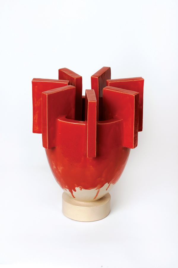 6 Werner Bünck’s vessel, 15½ in. (40 cm) in height, wheel-thrown and altered grogged stoneware, 2010.