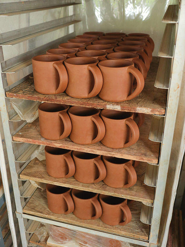 4 Assembled mugs.