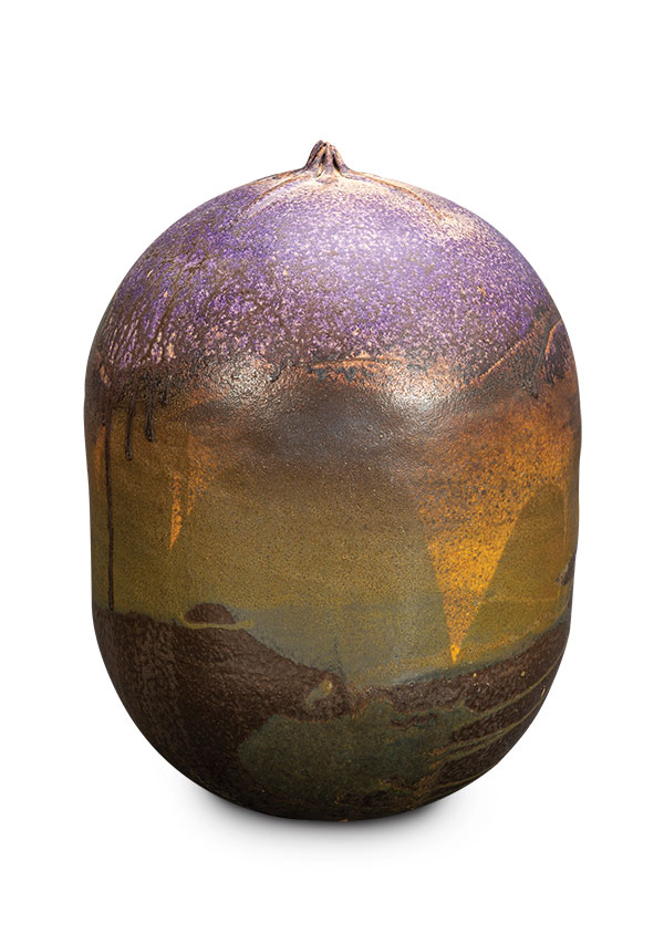 2 Toshiko Takaezu’s Purple Closed Form, 18¾ in. (48 cm) in height, stoneware, glaze, 2005. Promised gift of Johnson Bank. Photo: Jon Bolton. 