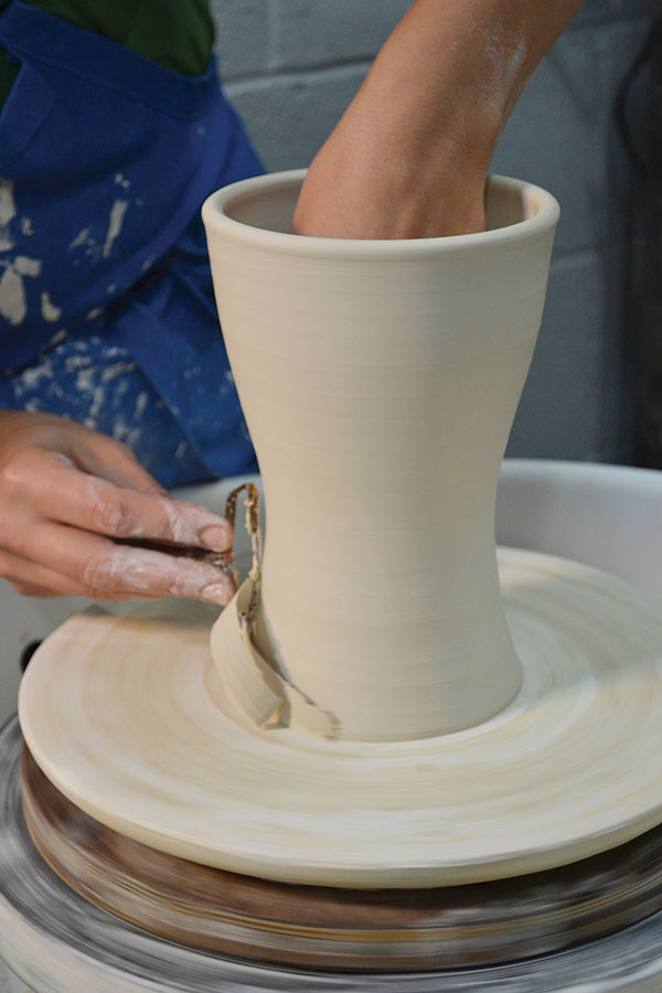 3 Trim the bottom half of the form to lighten it and adjust the proportions.