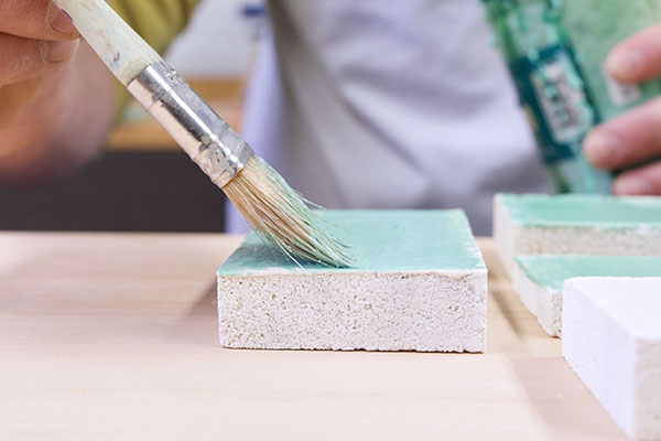 2 Apply wax resist over the kiln wash after it dries.