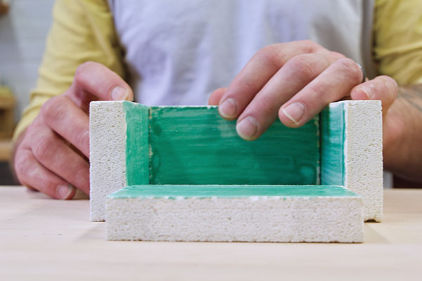 3 Assemble the soft-brick mold.