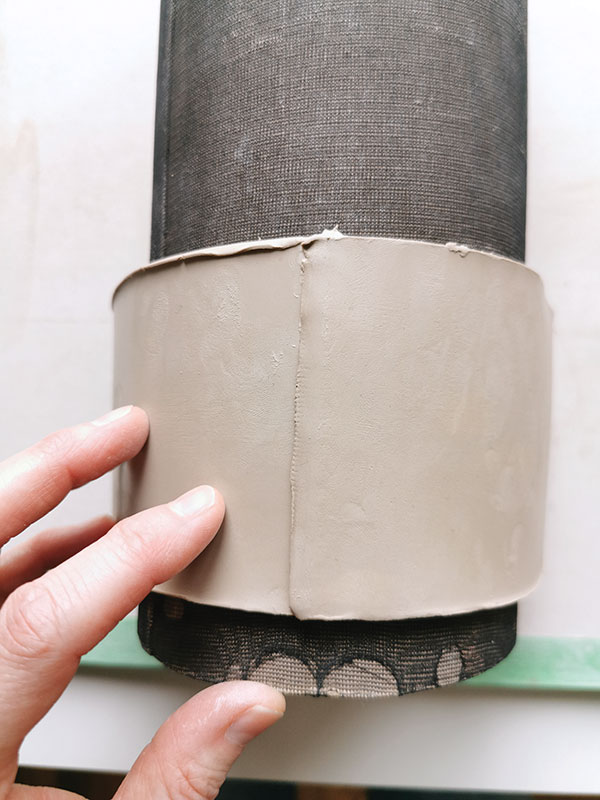 1 Wrap a clay cylinder around the support form, apply slip, and compress the seam but don’t blend it in.