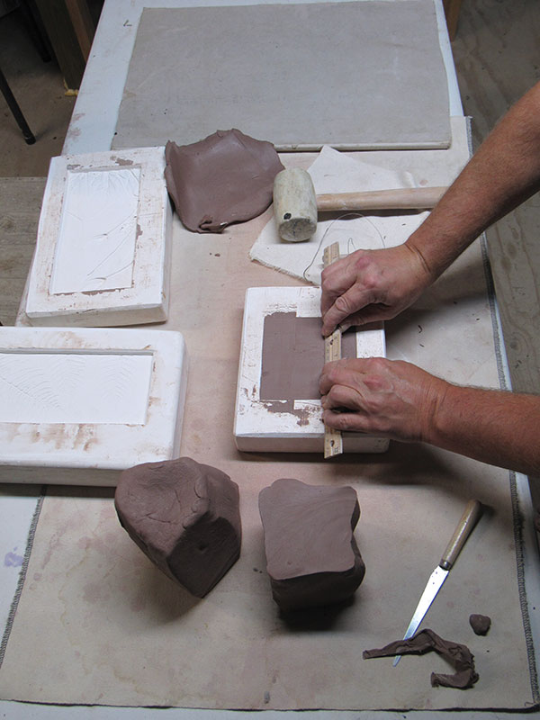 16 Scrape the surface with a ruler from the center to the edge in all directions. 