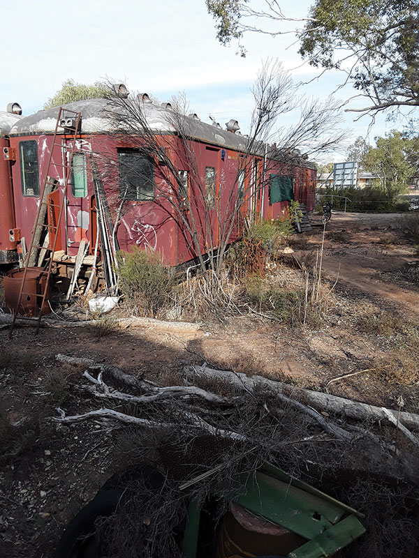 5 View of the outside of the studio or work train car.