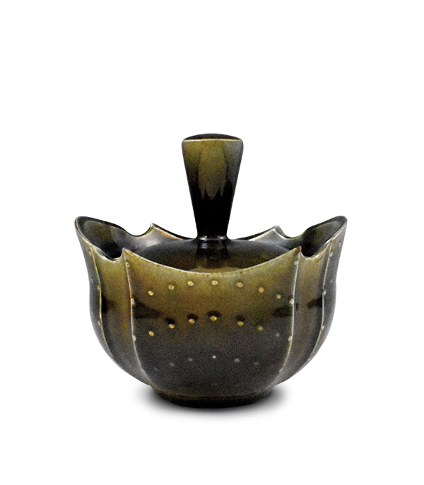 2 Dane Hodges’ medium jar, 6½ in. (17 cm) in height, wheel-thrown, etched, and altered porcelain mix, glaze, fired to cone 6 in oxidation, 2019.
