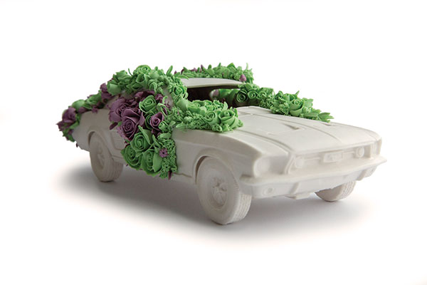 2 Noemi Iglesias Barrios’ Everlasting Love, 8½ in. (22 cm) in length, slip-cast porcelain, handbuilt green and purple colored porcelain, fired to 2336°F (1280°C) in oxidation, 2019. 