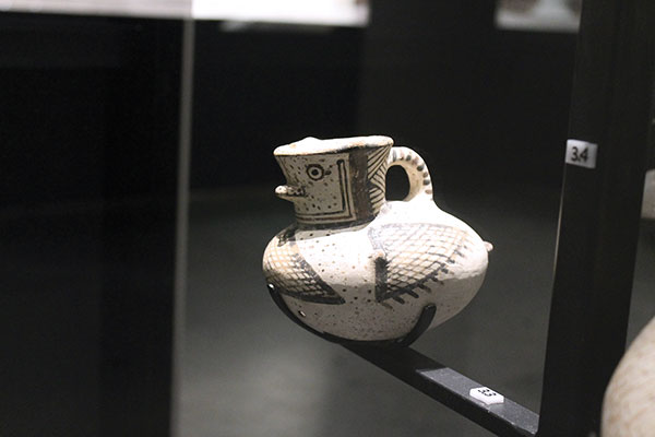 7 View of a Diaguita zoomorphic duck-shaped pitcher, 6¼ in. (16 cm) in diameter.