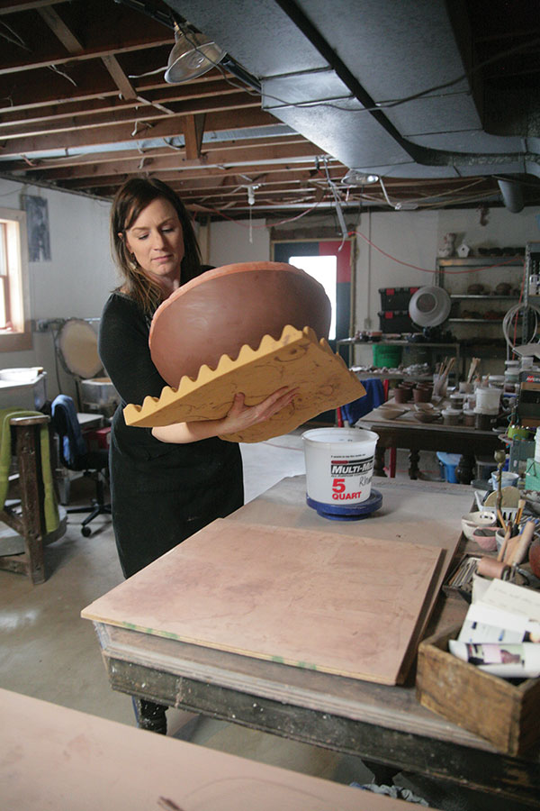 6 Flip the mold onto a piece of foam in your arm, a ware board, or on a table. 