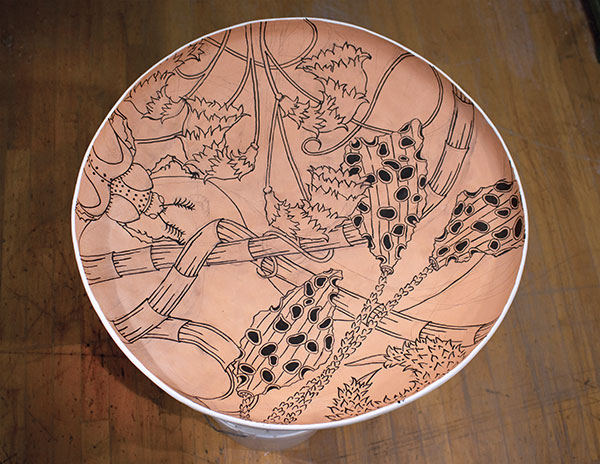 4 When the cuerda-seca lines are complete, allow the plate to dry fully before applying glaze.