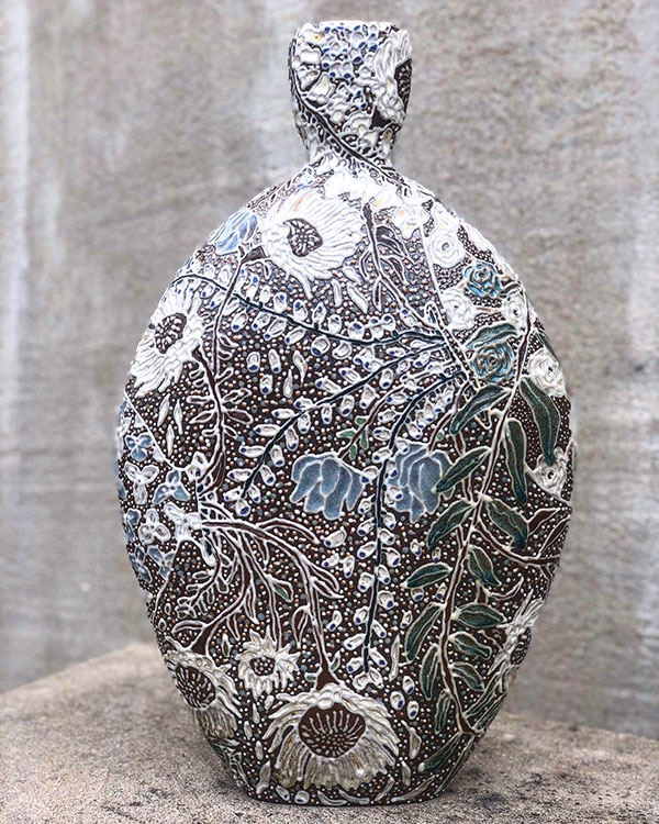 25 Nom Ceramics’ Spilling Flowers Vessel, 22 in. (56 cm) in height, stoneware, flashing slip, glazes, soda and salt fired to cone 10, 2020.