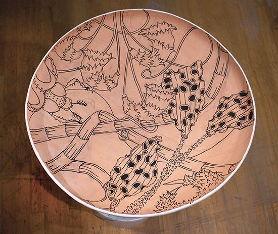 2 When the cuerda-seca lines are complete, allow the plate to dry fully before applying glaze.