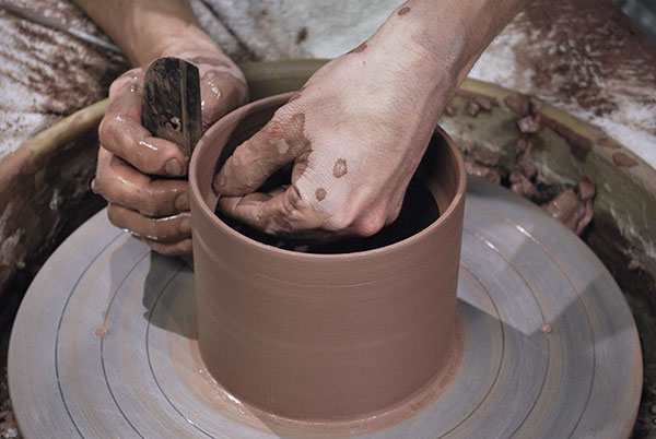 2 Thin the cylinder, refine the wall with a rib, and lightly pinch the lid seat to thin it. 