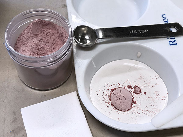 6 Measure the powdered dried glaze into the liquid underglaze.