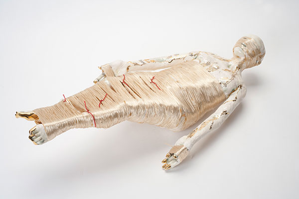 2 Blanket, 24 in. (61 cm) in length, porcelain, nylon, 2013. Photo: Dewi Tannantt Lloyd.