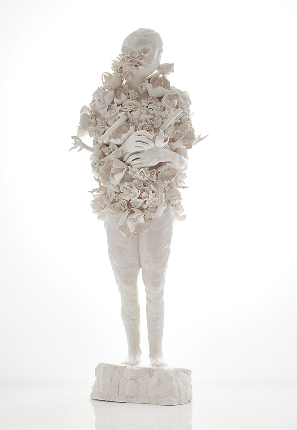 6 Still Life, 39 in. (99 cm) in height, porcelain, 2019. Photo: Sylvain Deleu.