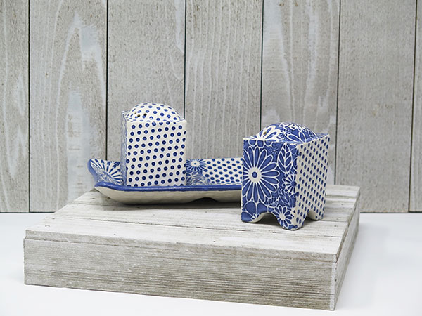 Mandy Henebry’s salt-and-pepper shakers with tray, 8 in. (20 cm) in length, 2020. 