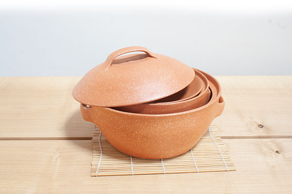 Large and small casseroles, micaceous clay, fired to cone 08 in an electric kiln, 2020.