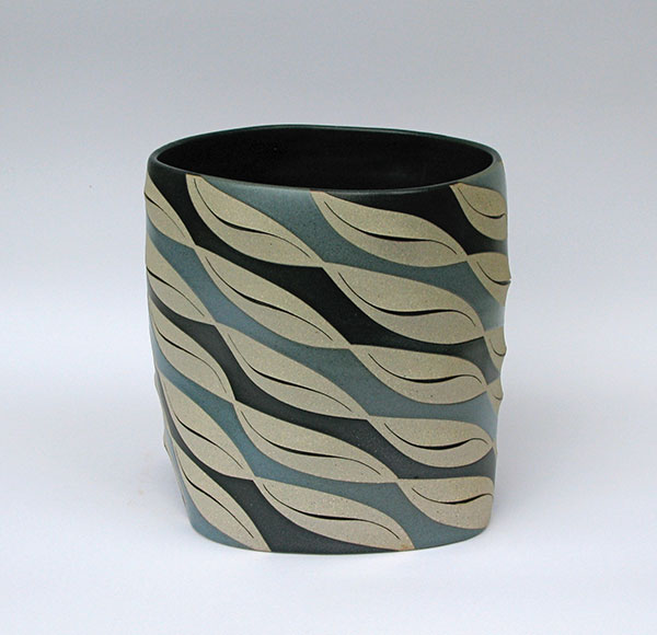 4 Gustavo Pérez’s vessel, stoneware. 