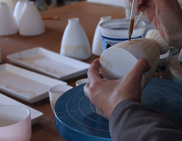12 When the first layer is dry, you can apply a second layer of soluble salts to increase intensity or make some color accents.