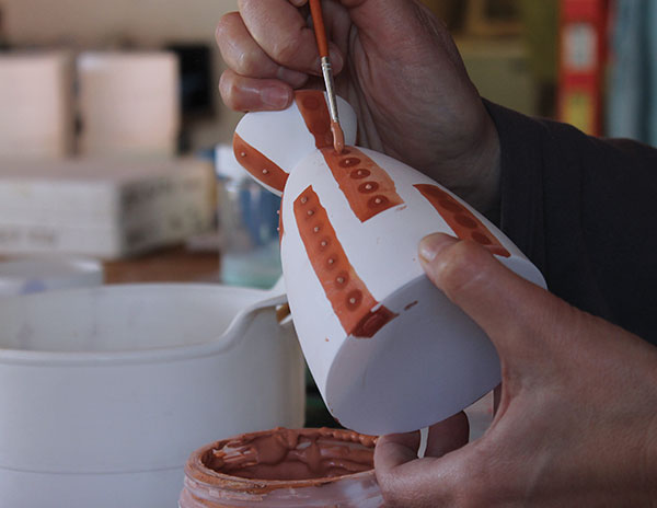 12 When the first layer is dry, you can apply a second layer of soluble salts to increase intensity or make some color accents.