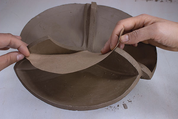13 Use paper templates to visualize the ideal curve of the slab, as well as to take proper measurements.