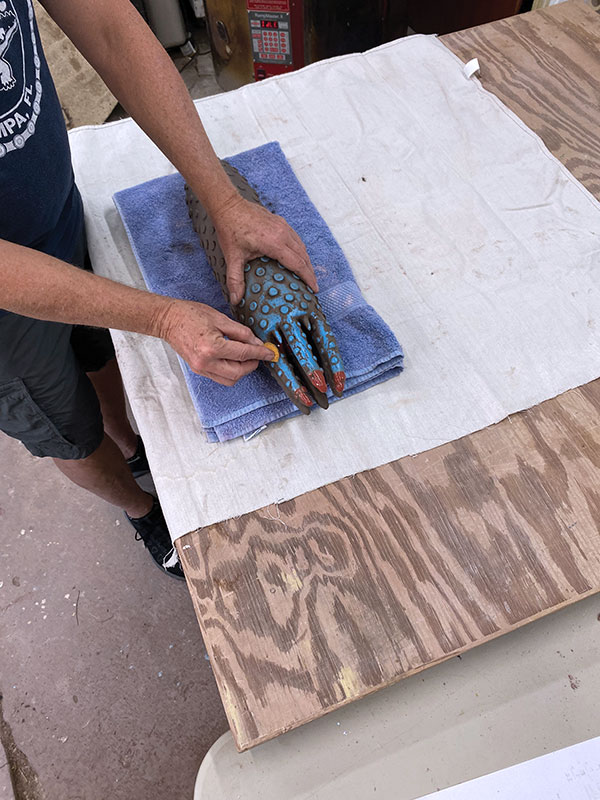 18 Use a dry sponge and a stiff bristled brush to wipe away the dark glaze, revealing the glaze below. Fire to cone 5.