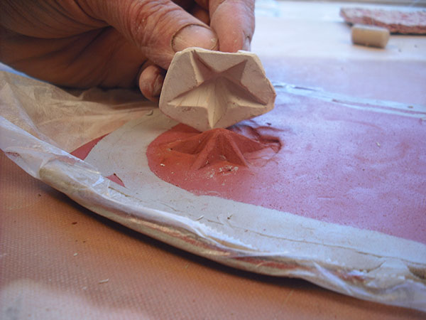 13 Place the same press mold over the protrusion to shape it.