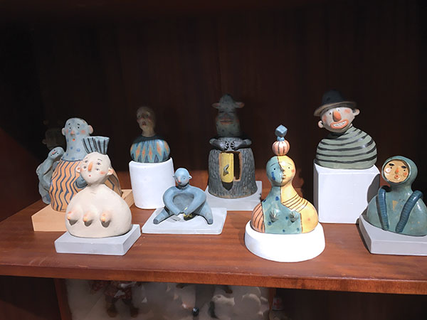 3 Junty Zhang’s figurative pieces, to 7 in. (18 cm) in height, stoneware.