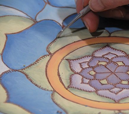 5 You can further define this outline with marks so your overall design does not get lost in the additional sgraffito work.