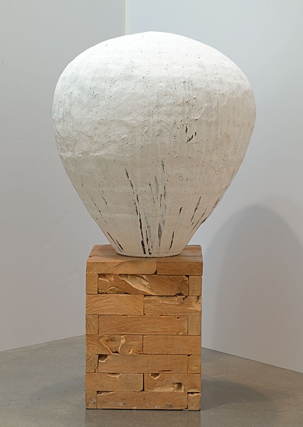 4 Vessel #18, 3 ft. 5 in. (1.1 m) in height, high-fired stoneware, glaze, custom-made plinth, 2020. Copyright Theaster Gates. Photos: Robert McKeever. Courtesy of Gagosian Gallery.