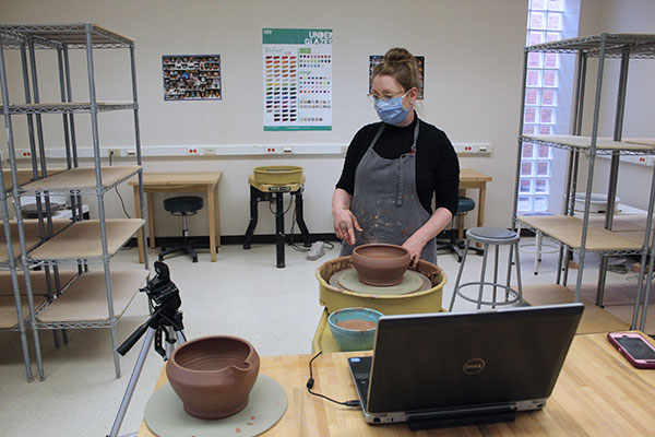 6 Courtney Long uses a web camera with a USB-port cable plugged into a laptop and attached to a tripod for live Blackboard demonstrations.