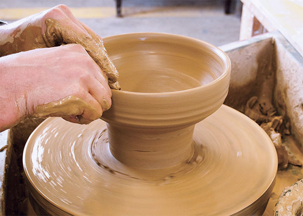 4 Compress the rim and adjust the outside vertical surface, if desired.