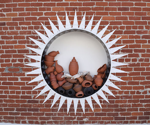 8 Untitled, 5 ft. (1.5 m) in diameter, various unfired terra-cotta and stoneware vessels. Evolving installation for the “Melting Point: Movements in Contemporary Clay” biennial at The Craft Contemporary, Los Angeles, California.