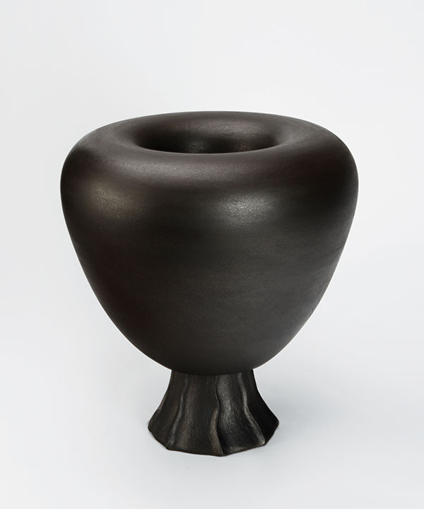 3 Fountain, 12½ in. (32 cm) in height, micaceous clay, 2010. Image copyright 2021 Christine McHorse, courtesy of Gerald Peters Contemporary.