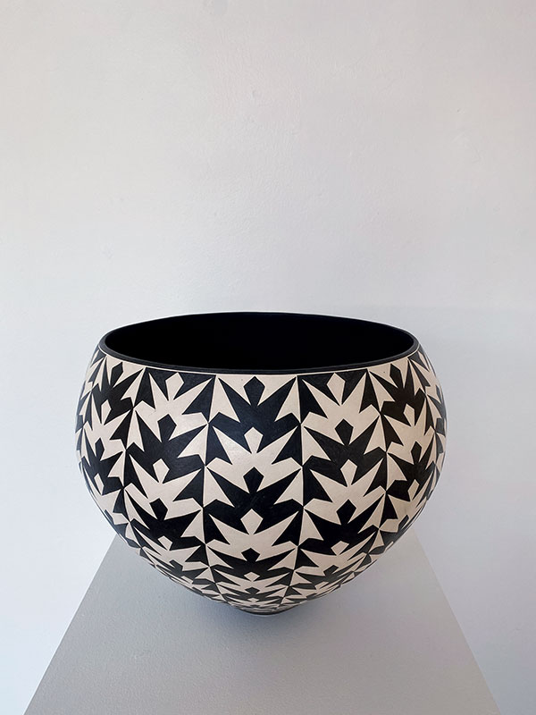 tydd-pottery-frog-pattern